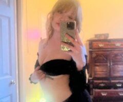 ur fav snow bunny 💕 creamy tight pussy 💦😉 ready for some fun - Image 5
