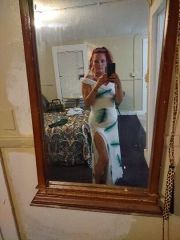 sexy redhead ready to please!! - 1