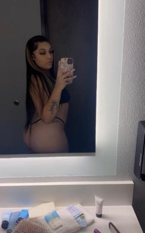 New In Town 💋 latina 😋💦 - 1