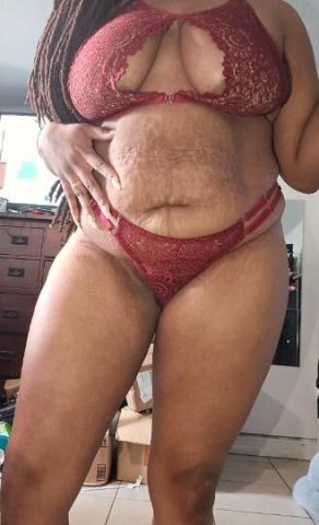 Educated Busty, Curvy Jamaican woman, for the discerning gentleman appetite - 1