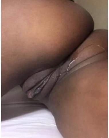 SQUIRT QUEEN💦𝓑𝓪𝓬𝓴 𝓲𝓷 𝓽𝓸𝔀𝓷 👅let me please you daddy 💦🍫👅 - 1