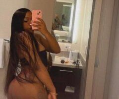 SQUIRT QUEEN💦𝓑𝓪𝓬𝓴 𝓲𝓷 𝓽𝓸𝔀𝓷 👅let me please you daddy 💦🍫👅 - Image 4