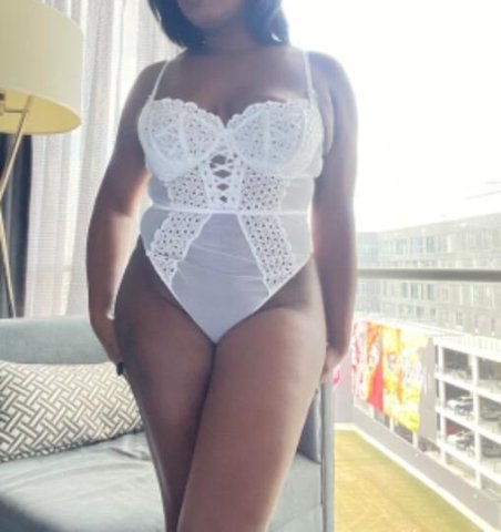 SEXY ASS WOMAN 📲🎥 LIVE @4pm , 4:20pm, 5pm, 5:30pm - 1