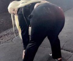 Yur Fav Baddie Back Come See Me🚕🚕🌹Freaky with a Fat 🍑Pretty Feet 👣 Pink Shaved Pussy 🌷& Thick thighs - Image 4