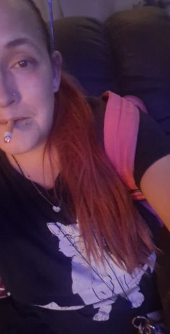 milf looking for a momma - 31 - 1