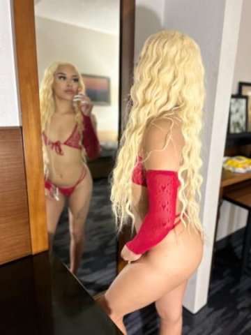 New to Area Sexy Mixed Petite 🫦💕🫦💕🫦 - 1