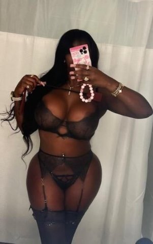 Luxurious Playmate Serving Greatness 💋 - 1