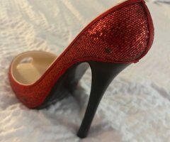 North Bay escorts - girl, next-door type MILF thick and curvyavailable now - 40