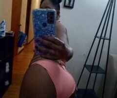 Gorgeous Ebony BOMSHELL - Image 1