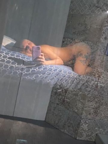 little LOLA snow is cumming to town witg 2 friends - 1