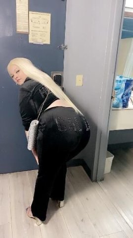 Ya Fav Baddie Back Come See Me🚕🚕🌹Freaky with a Fat 🍑Pretty Feet 👣 Pink Shaved Pussy 🌷& Thick thighs - 1