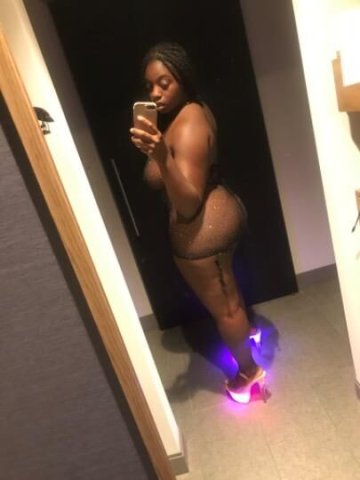 curvy chocolate bombshell incall no deposit outcall only $20 deposit required i do cashapp venmo and paypal - 1