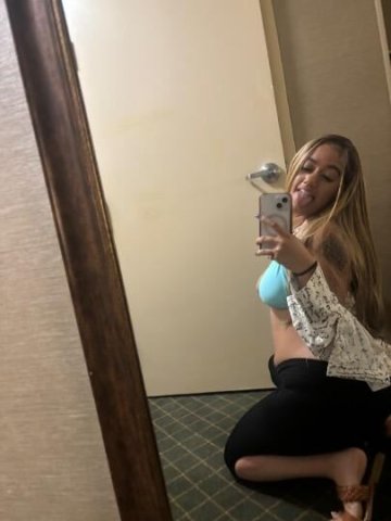 Hey babes, looking for fun - 1