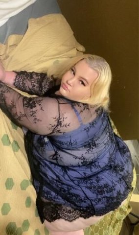 Sunday Funday Special!! Naughty 😈SSBBW Deepthroat Queen👑Tight Wet 💦Kitty 😻 Grips the D🍆 Here for a good time not a long one! - 1
