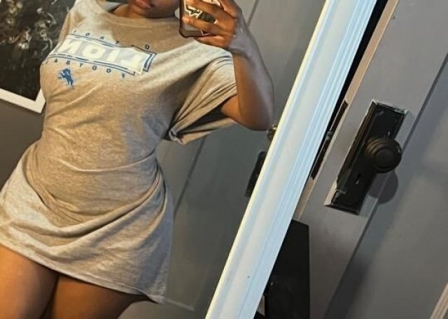 hey babe 😘 2 girl special available - 1