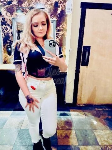 BENTONVILLE NOW - All Natural, Curvy, Girl Next Door - 1