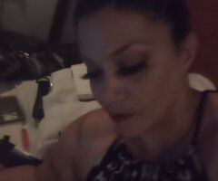 Orange County escorts - lady in the street. - 36