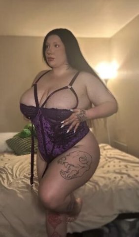 zoey 💋👀 available NOW - 1