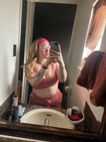 LOOKING FOR A SUGAR DADDY - 1