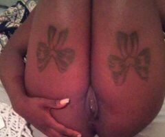 laat day in town, looking to have some fun - Image 2