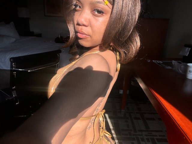 👠 – I’ll Be the Highlight of Your Night 🌙 - 23 - 1