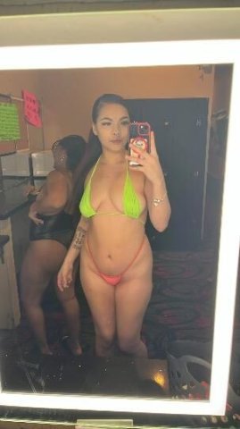 5'3 Slim Curvy Latina 💋 - 1