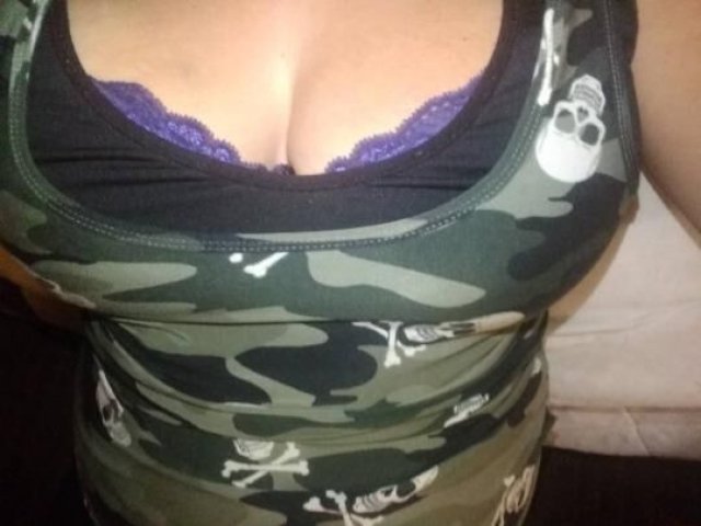 🎄❄🎄IF YOUR ALONE TONIGHT OR TOMORROW CUM OVER AND LET ME UNWRAP YOUR SPECIAL PRESENT JUST FOR ME AND PUT A SMILE ON BOTH OF OUR FACES!!🎄❄❄ - 1