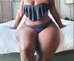 Gorgeous BBW 😍😘 Cum get satisfied - Image 3