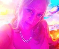 🍁🍁♥COME RELAX AND LEAVE THE STRESS AT THE DOOR!! 🍁ENJOY A RELAXING HOT OIL MASSAGE..ON THIS CHILLY DAY🍁 SENSUAL HOT OIL MASSAGE..PLUS MANSCAPING AND SUGAR SRUB PACKAGE🍁♥Smoking hawwwwt.sweet and pretty🌹✨️ - Image 6