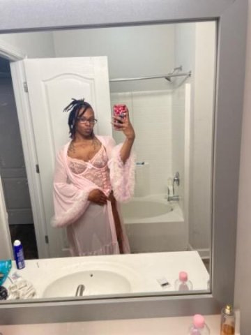 PRETTY SLIMTHICK EBONY GODDESS - 1