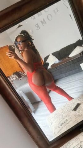 NEW IN TOWN Creamy Wet gripper pussy ♀ 🍫🍦💦🔥 - 1