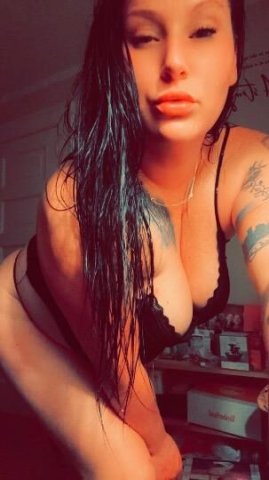 Tall, long legs, thick brunette LOCATED IN HINCKLEY - 1