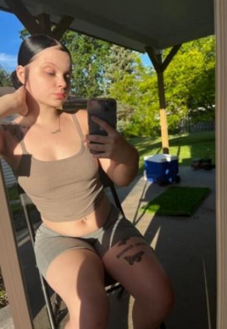 Hello my name is scarlette renee I am 21 years old , I work at amazon & I am looking for a hard working man to take care of my sexual desires 💦 - 21 - 1
