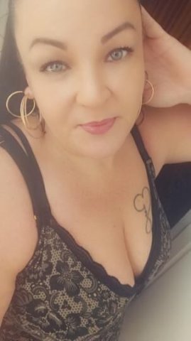 Long legs and thick thighs female ready to make you.... (make an appt) - 1