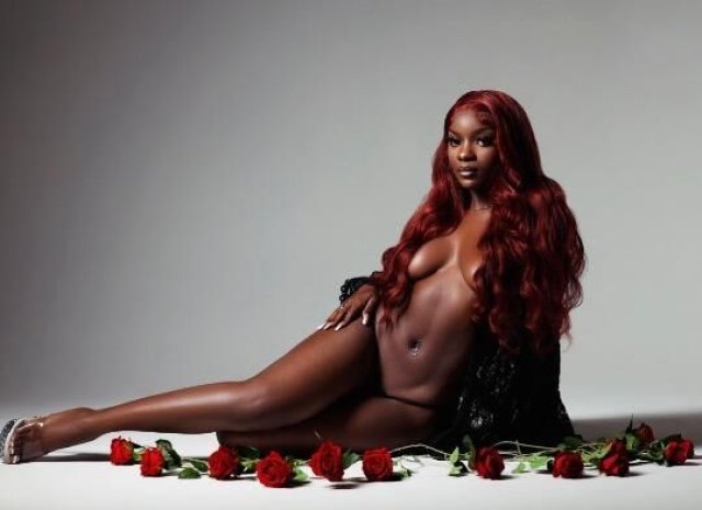 Gorgeous 😍 Upscale ; Petite treat 🩷 outcall available 😘 - 1