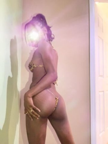 Your favorite PETITE, CHOCOLATE, Ebony companion ready for some fun🌹 - 1