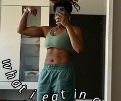 100% natural lesbian woman looking for fun - Image 2