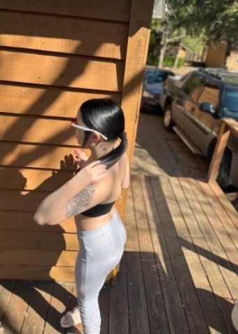 Hello my name is scarlette renee I am 21 years old , I work at amazon & I am looking for a hard working man to take care of my sexual desires 💦 - 21 - 1