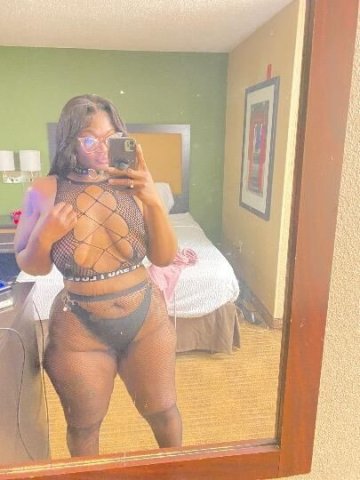 BACK IN TOWN LUSCIOUS LIPS WANNA PLAY CUMMM FEEL ME - 1