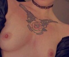 Chicago escorts - Scarlett (29F) 💋 Submissive Slut , Throat Baby, and Daring Dominatrix. Fluid in any role you desire me to be! ♡ Couple - Friendly | Men & Women 😊💕