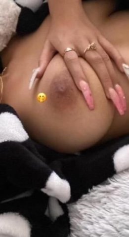 NAOMI & FRIEND NEW IN TOWN WE HAVE GREAT THINGS TO SHOW YOU GUYS💦😘 - 1