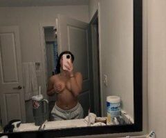 Sexy petite party girl with a thick ass🥰 real & recent pics💋 - Image 4