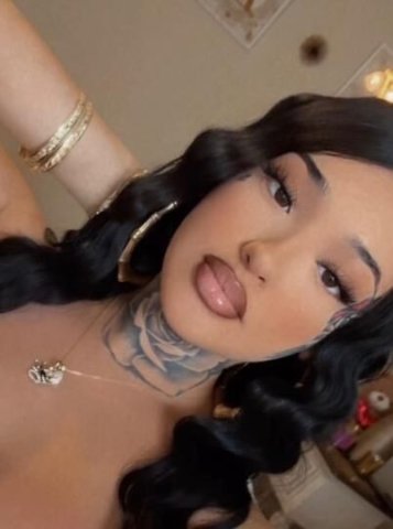 😍PRETTY WET LATINA💦 - 1