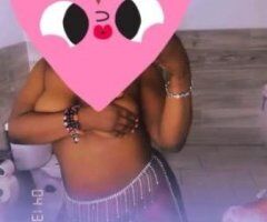3 girls come see us - Image 6