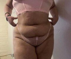 Thick hispanic woman looking to give you a good time - Image 3
