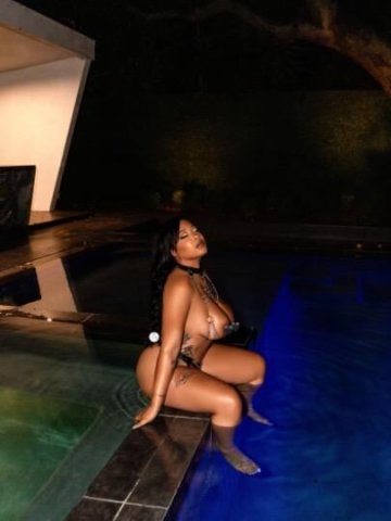 𝐌𝐄𝐄𝐓 𝐒𝐓𝐀𝐑𝐑...... READ BIO - 1