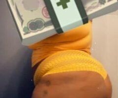 Sexy thick missis throw it back queen💦🍆 - Image 3