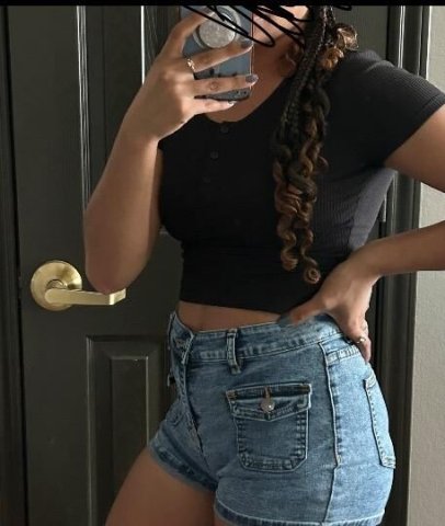 Petite college girl looking to serve - 1