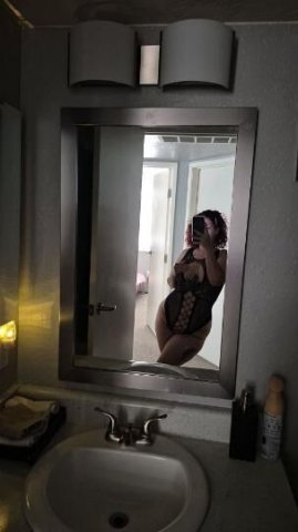 leaving town tonight at 9pm , cum see me before i go , incall only 🤎 - 1