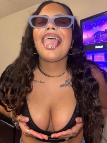 your fav no gag reflex bbw and braceface latina 💦👅 - 1